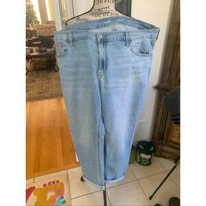 Old Navy Mid-Rise Wow Boyfriend Straight Jeans